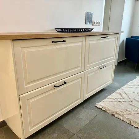 Happy Near Airport - Free Parking Apartment