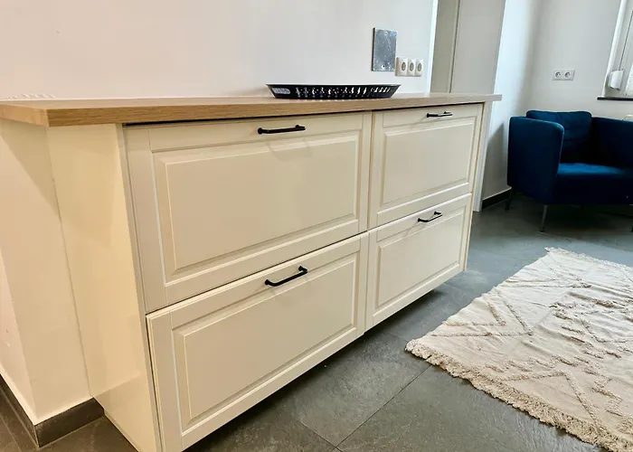 Happy Near Airport - Free Parking Apartment